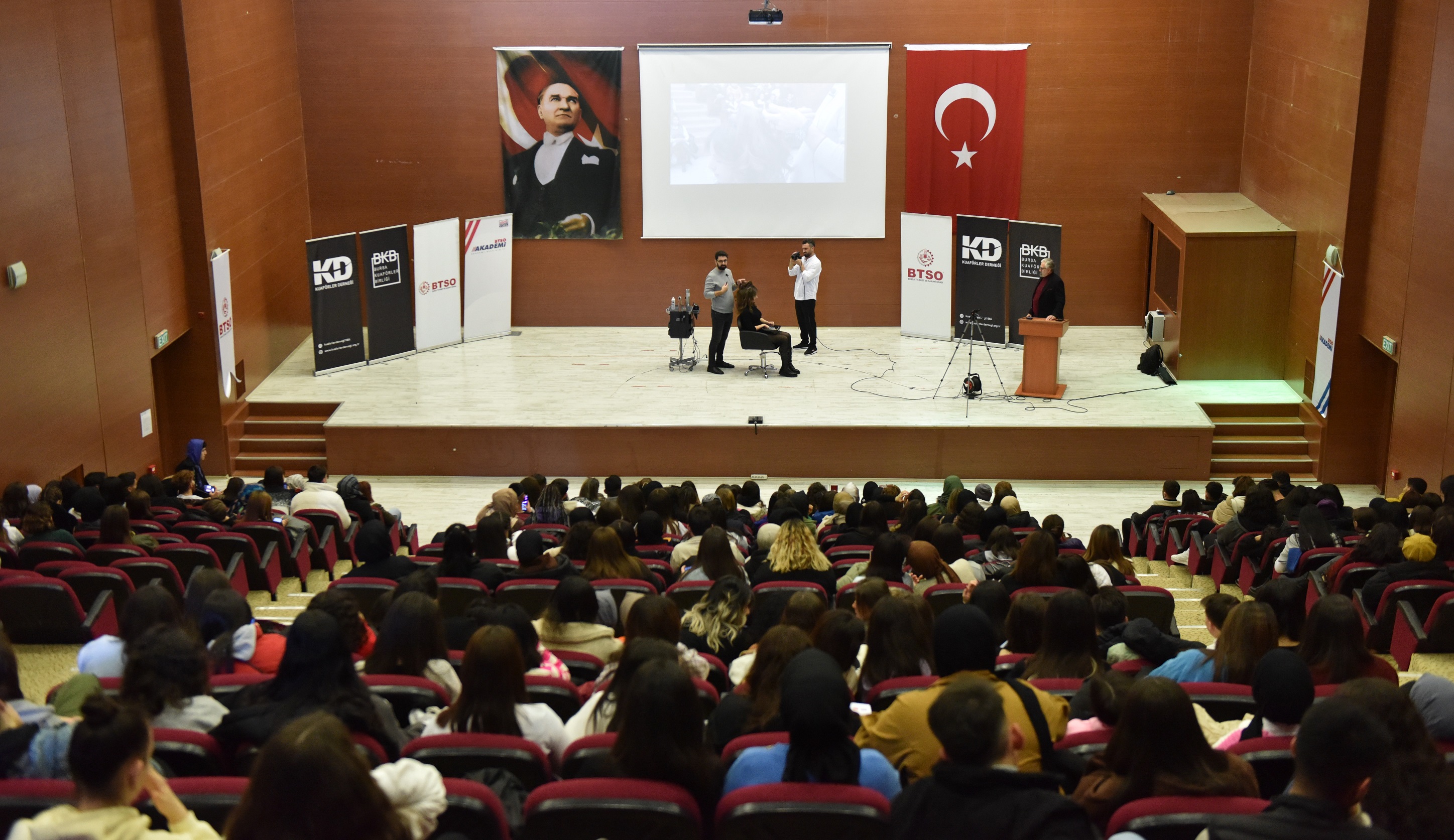 BTSO’dan Geleceğin Kuaförlerine Eğitim